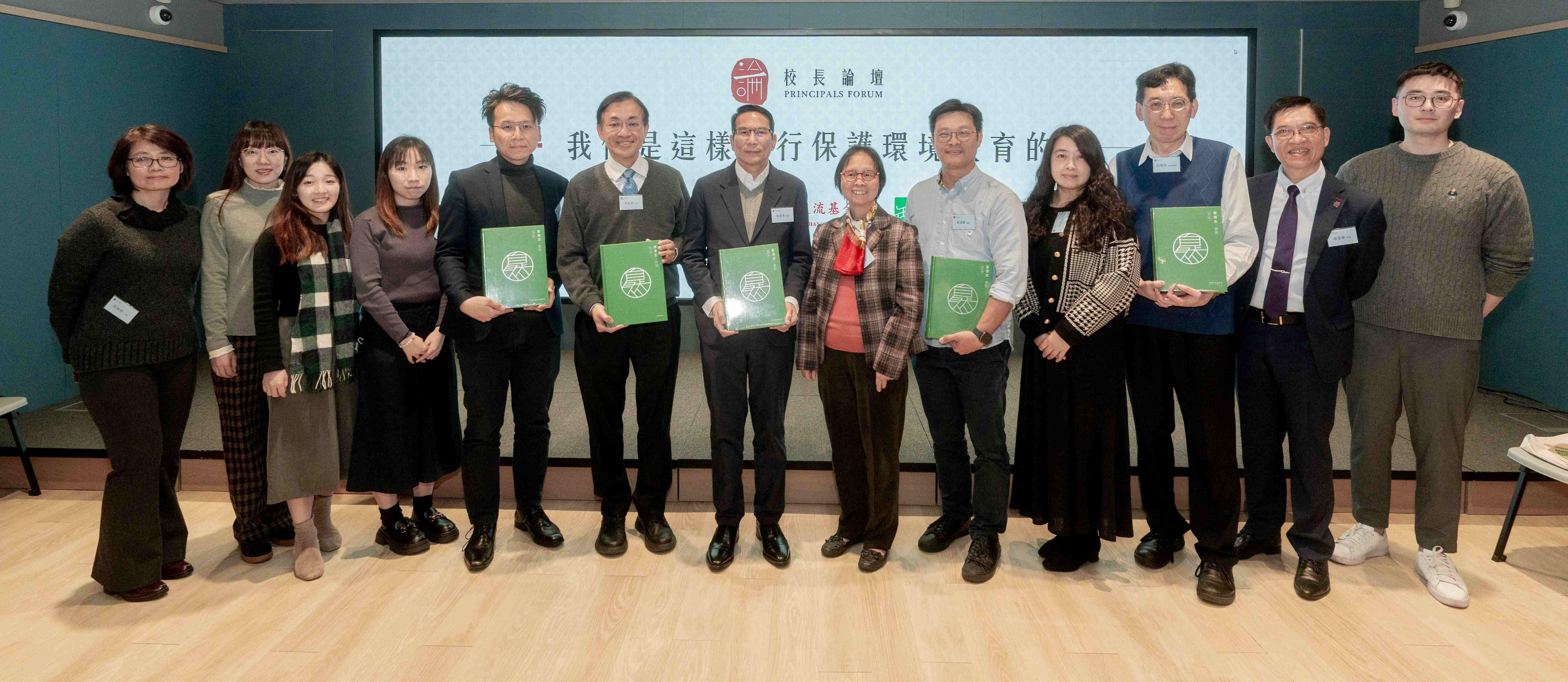1.	香港地方志中心與中華書局聯手舉辦校長論壇，透過線上線下方式分享並交流推行保護環境教育的經驗與思考， 同時向全港中小學師生推廣和普及《香港志．自然》內容。