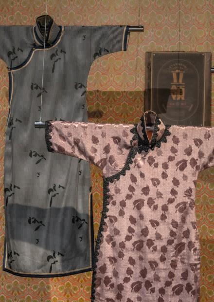 「旗袍」是指1920年代以後流行的一種中國傳統女性袍服，直至1970年代至1980年代，同類袍服在香港有「長衫」的稱謂，包括男女裝的中式長袍。