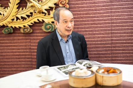 掌故專家鄭寶鴻解構飲茶文化  昔日茶樓鬥雀又捉棋   龍鳳禮堂酒樓餘三間 