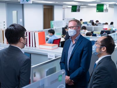 英國駐香港及澳門總領事戴偉紳先生到訪中心